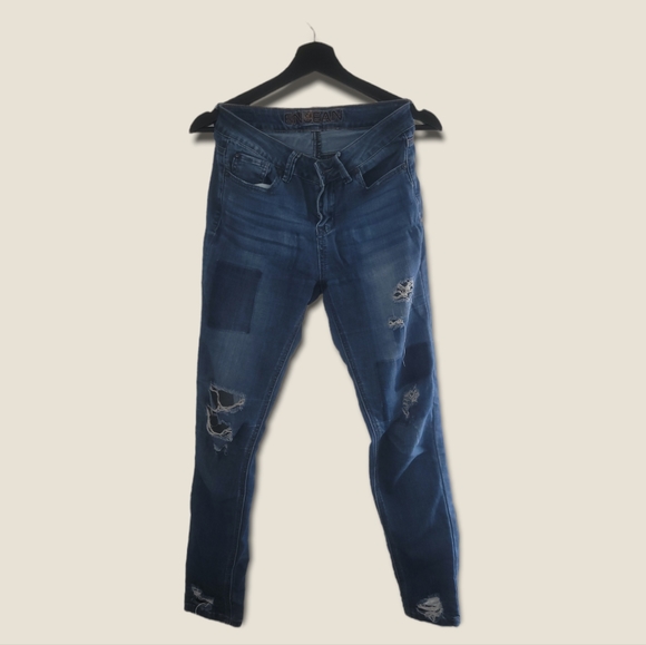 FASHION NOVA DISTRESSED JEANS - Picture 2 of 5